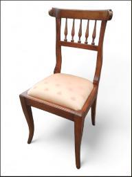 Elegante sedia classica con schienale a colonne